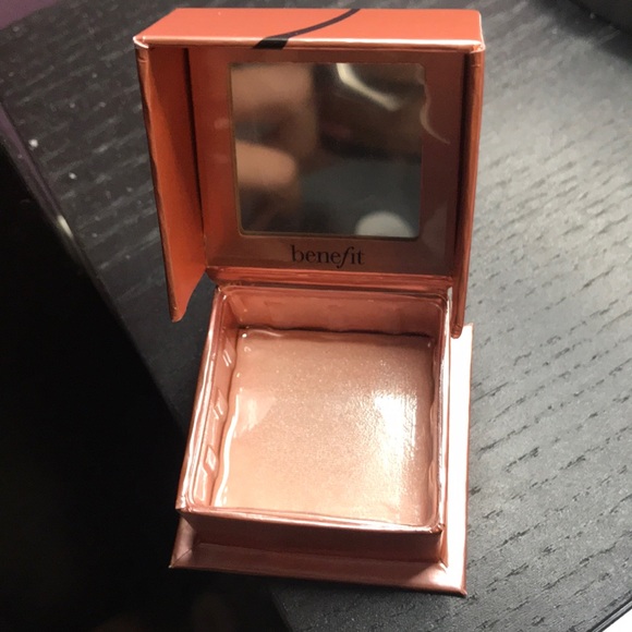 Benefit Dandelion Twinkle Highlighter - Picture 3 of 3